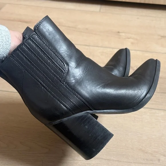 Marc Fisher Elegant Black Ankle Boots - Picture 4 of 9